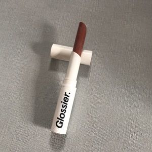 Glossier Lipstick in „Cake“